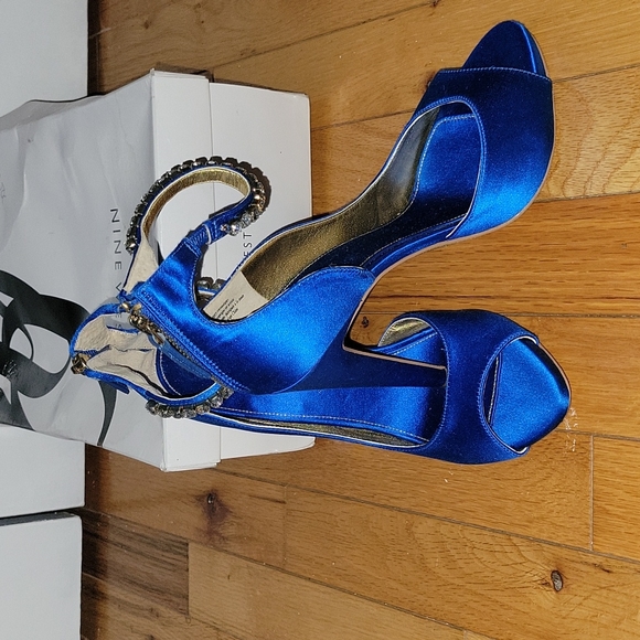 NEW Nine West Size 7 Blue Heels - Picture 3 of 3
